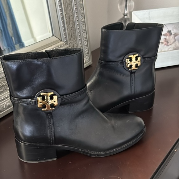 Tory Burch Miller black leather boots gold tone logo zipper booties Sz 10 1/2 - Picture 9 of 13